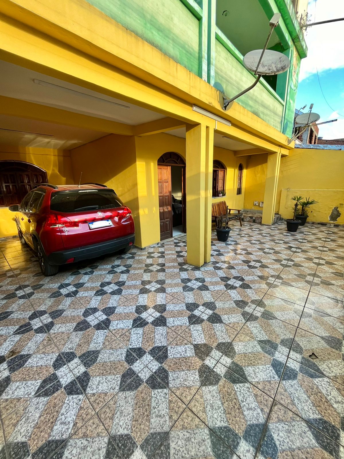 Vendo apartamento térreo com 3/4, amplo medindo 300m2 no bairro Vila Anália 