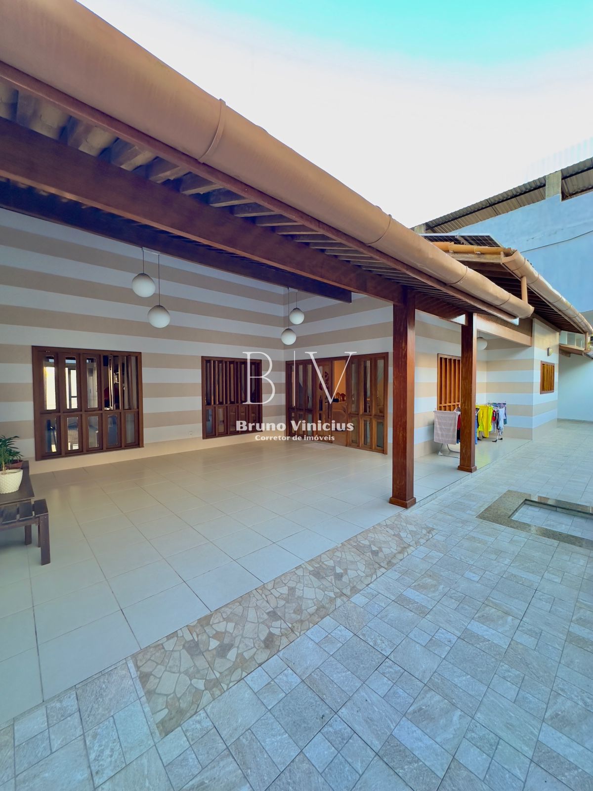 Casa ampla com 7 quartos à venda em excelente localização no bairro Castália 📍